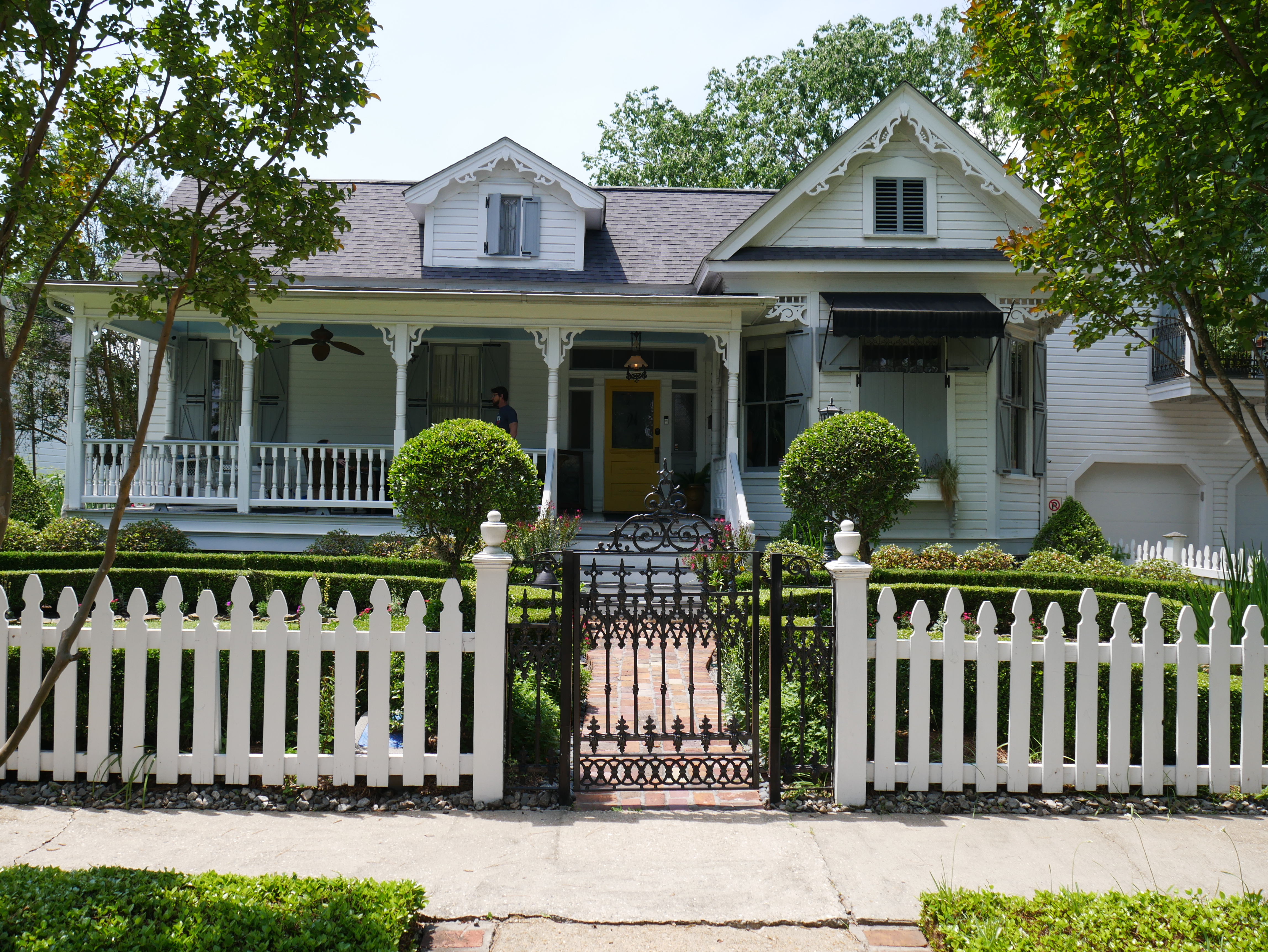 Curb view parking for main House guests